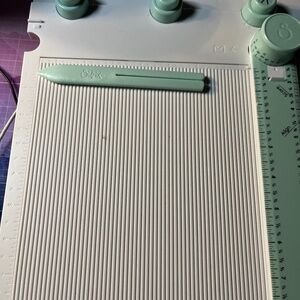 EUC Sizzix Scoring Board & Trimmer